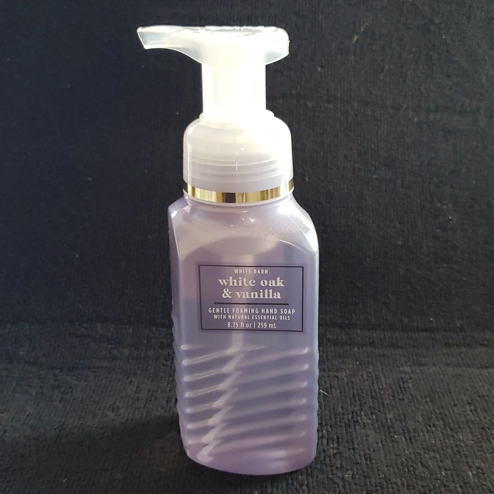 * Bath & Body Works - 3 White Barn WHITE OAK & VANILLA Gentle Foaming Hand Soap